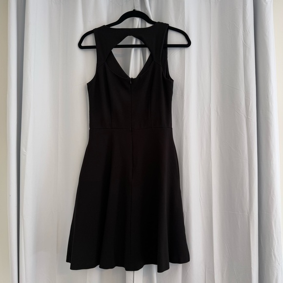 LOFT Black Sleeveless Fit and Flare Dress with Back Cutout Women’s 4 - Picture 3 of 9